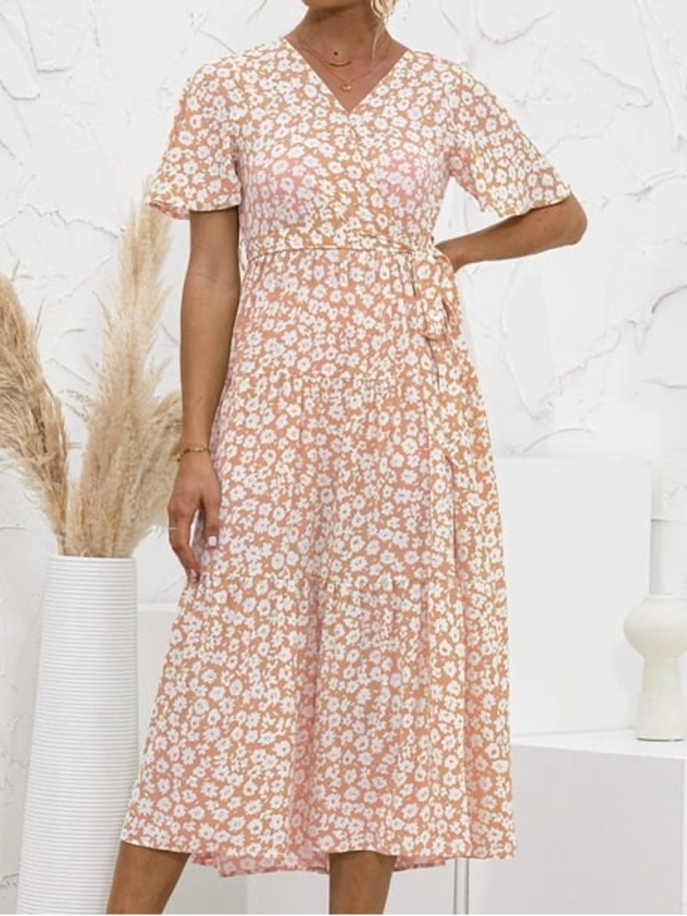 Size medium Floral Midi Dress in Peach